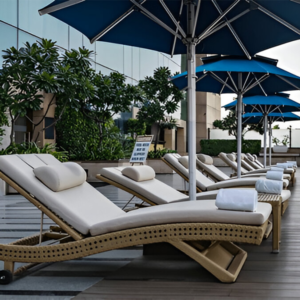 Classic Outdoor Centre Pole Umbrella With Pulley